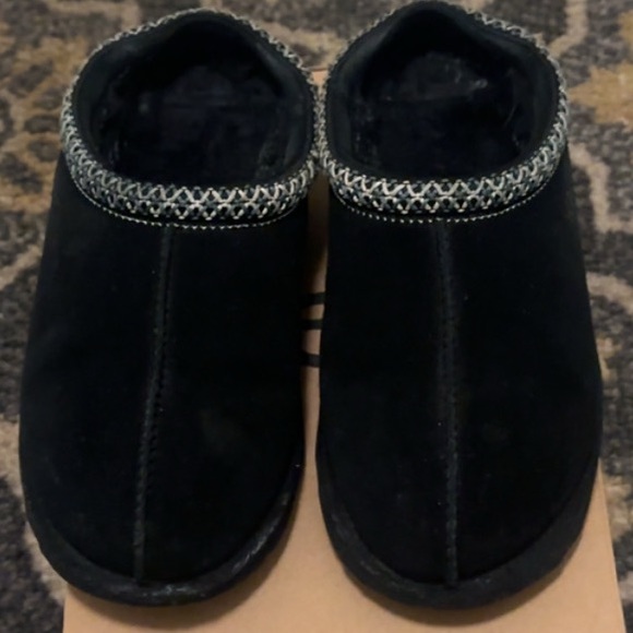 UGG Tasman I| Slipper
Black (Kids) 5
Preowned - Picture 2 of 5
